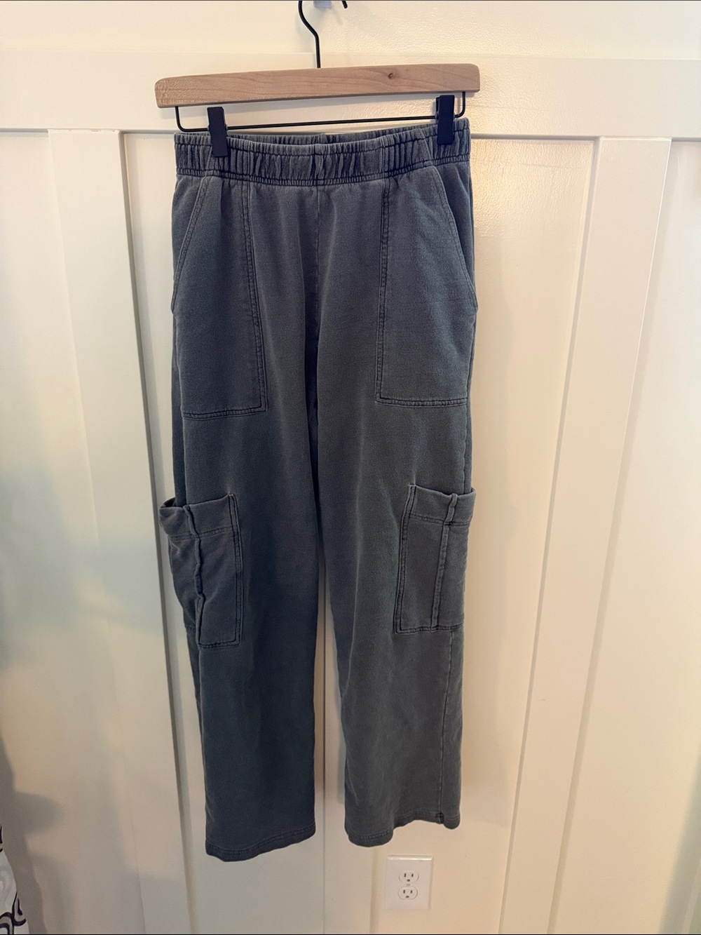 Forever 21 Wide Leg Gray Cargo Sweatpants